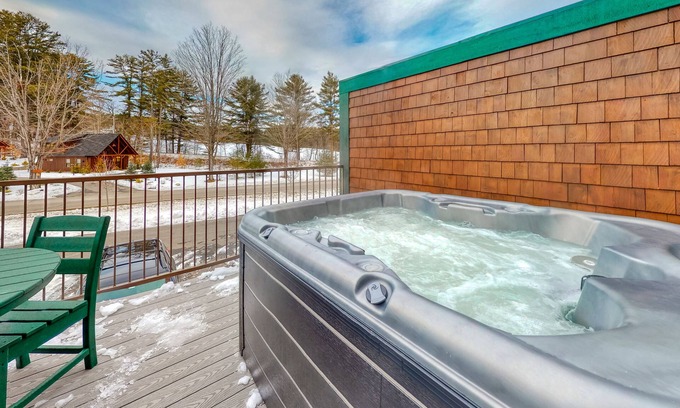 Cranmore Birches Casa | New townhome w/ private hot tub, game room, AC & fireplace - steps to Cranmore