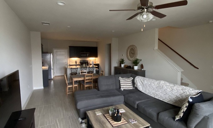 Montopolis Casa | New townhouse - fully furnished