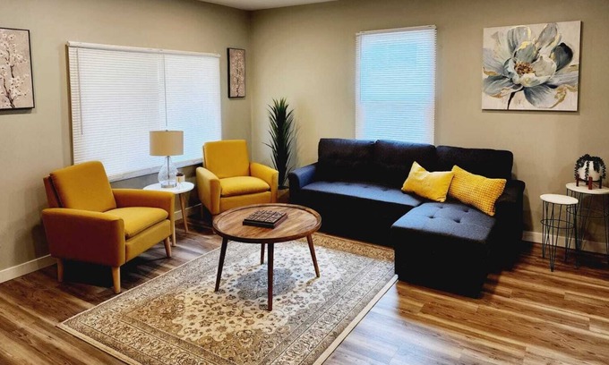 Glendale Casa | NEW updated Cozy 2BDR house near Convention Center