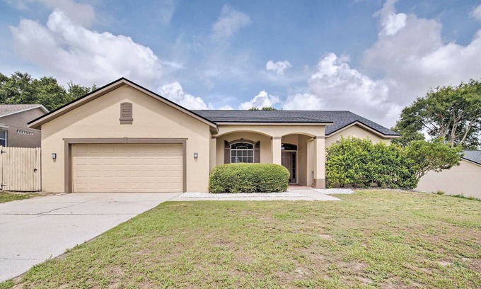 Minneola Casa | New! Vacation Home ~LED Hot Tub~ Paved Fireplace