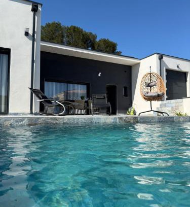 Carcassonne Villa | New villa 2025 Pyrenees View, Pool & Comfort