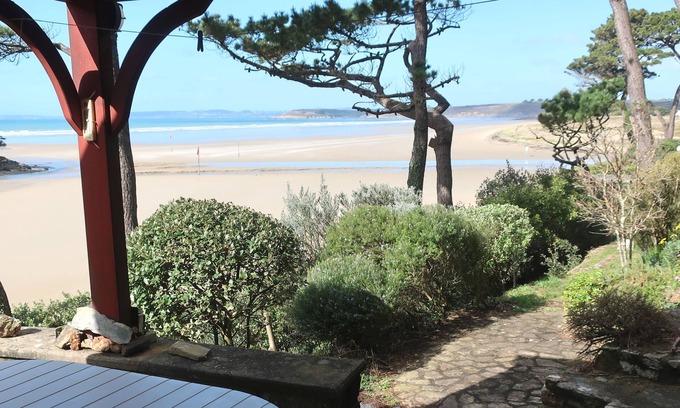 Sainte-Anne-la-Palud Villa | "New Villa les Pieds dans l'eau. Beautiful sea view
