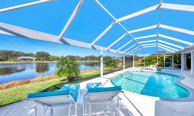 Rotonda Lakes Villa | Nueva villa en el lago en la hermosa naturaleza.