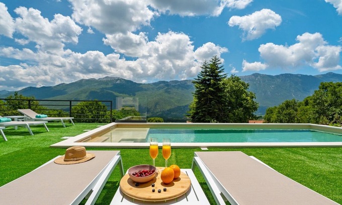 Zagvozd Villa | Villa Rose in Zagvozd, Makarska hinterland