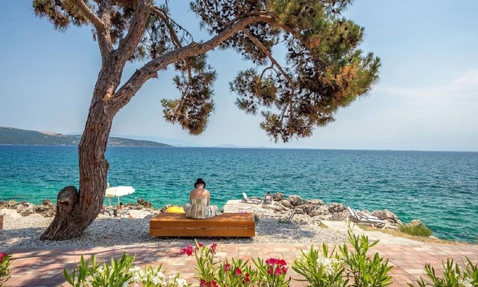 Marsici Villa | Nueva villa con piscina, jardín lleno de plantas mediterráneas, vistas al mar, bodega