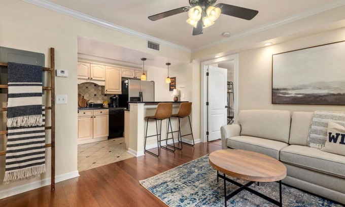 Auburn Condominio | NEW-War Damn Condo-DT Auburn next to campus