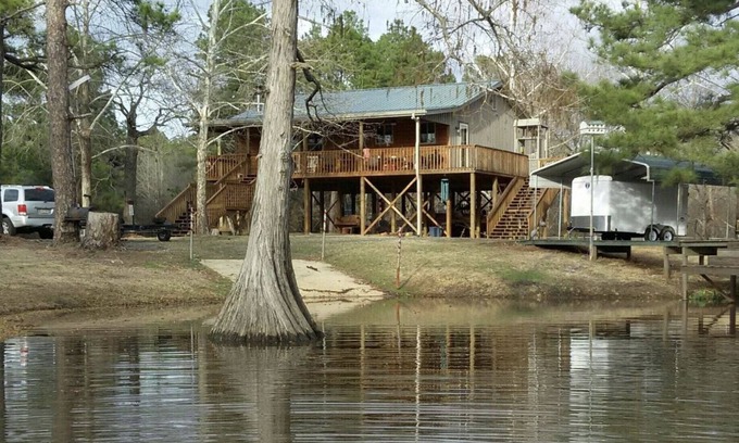 Vivian Cabina | NEW WATER FRONT cabin on North Caddo Lake- private boat launch, dock, much more!