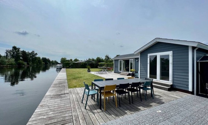 Municipality of De Ronde Venen Apartamento | NEW - Waterfont Villa08 - on a Lake Near Amsterdam