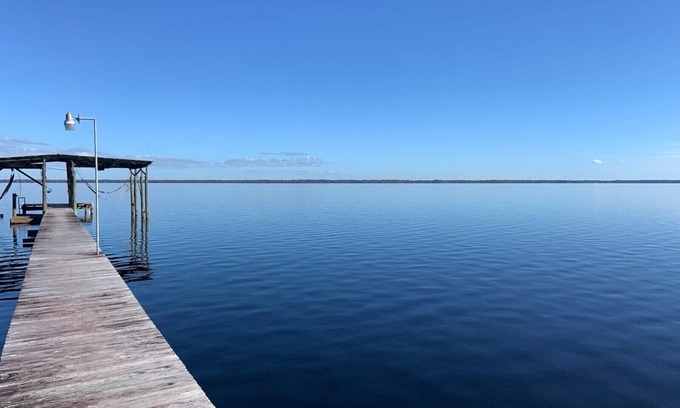 Crescent City Casa | NEW WATERFRONT CABIN WITH LARGE PRIVATE DOCK ON CRESCENT LAKE - Crescent Lodge