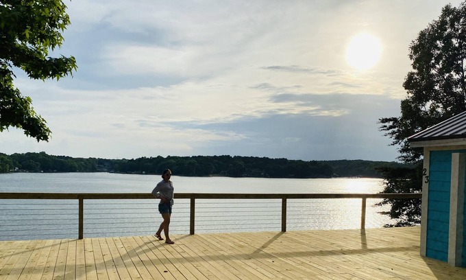 Steele Creek Cabina | New Waterfront Cabin On The Large Sundeck 1 Bedroom Cabin by Redawning