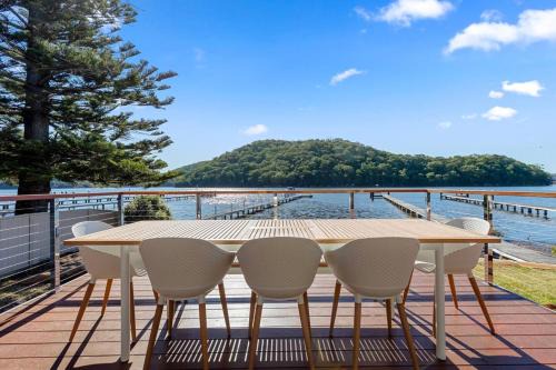 Woy Woy Bay Casa | New Waterfront Escape with Private Jetty