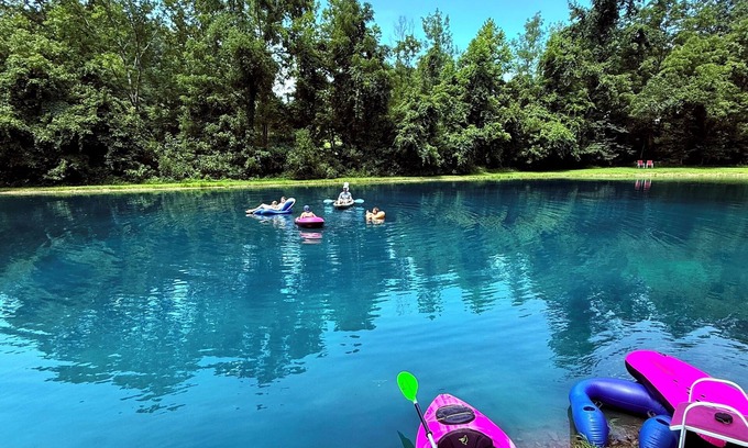 Kedron Cabina | NEW WATERFRONT RETREAT~55 ACRES ~SWIM ~FISH ~KAYAK ~HIKE ~POND ~CREEK~KING BEDS~