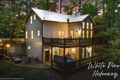 Ellijay Casa | NEW White Pine Hideaway Fire pit Hot Tub Games