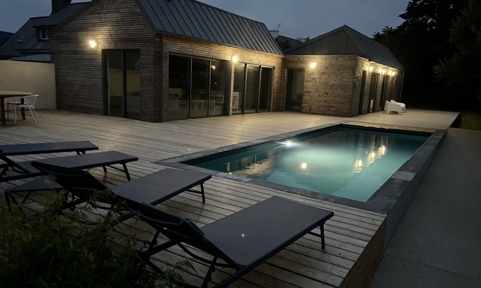 Landunvez Casa | New wooden house, swimming pool, 5 minutes' walk from the beach.