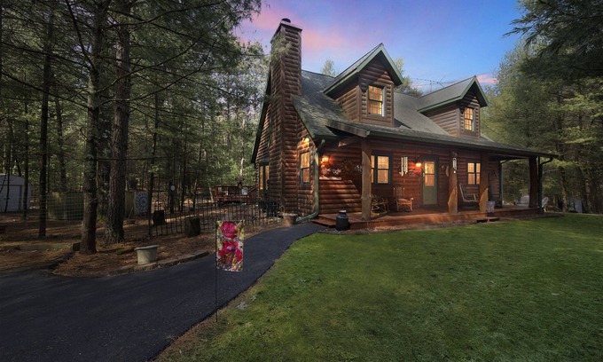 Town of Westfield Cabina | NEW! Woodlands Cabin Retreat in Oxford