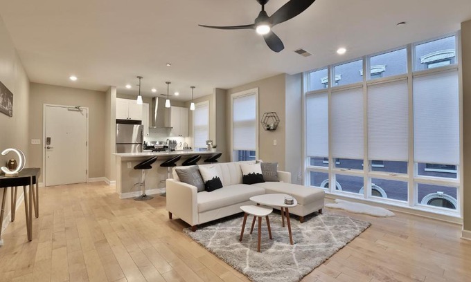 Over-the-Rhine Apartamento | *New* XquisiteMidCenturyM0d~ Condo *OTR* w/Parking
