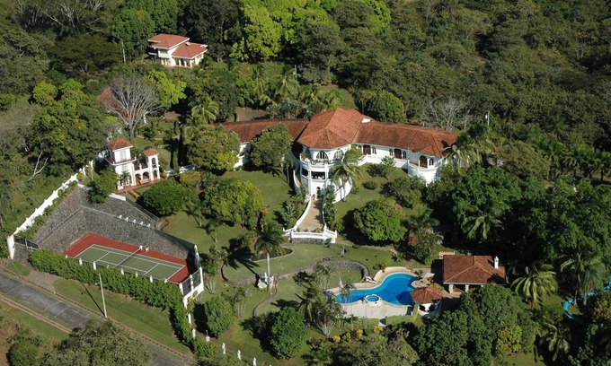 Esparza Casa | Finca exclusiva de 33,000 pies cuadrados, $ 12,000 semanas-8 personas, aire acondicionado, vista al mar, chef, personal 10