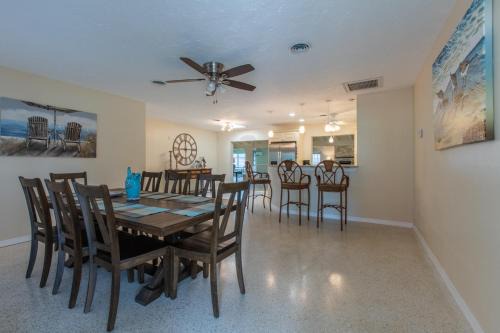 Gulf Gate Estates Casa | New York Avenue Rancher