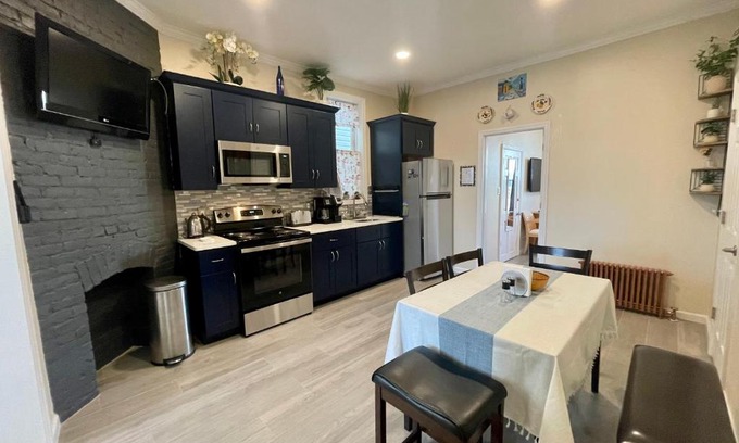 Stapleton Casa | New York City Private Bedroom Near The Free Ferry Boat!