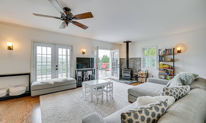 Town of Conesville Casa | New York Home with Amazing Views Near Windham!