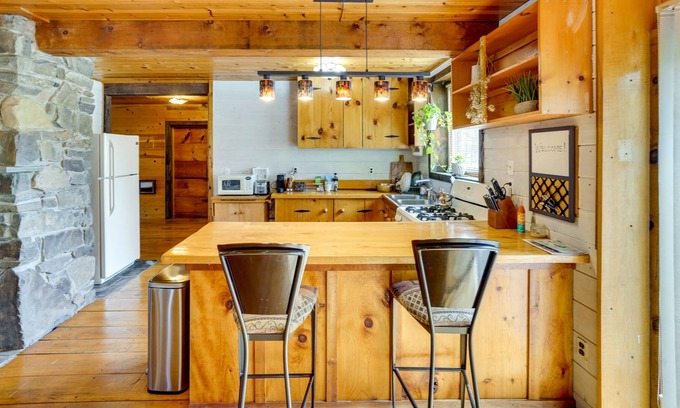 Saugerties Cabina | New York Vacation Rental w/ Large Deck!