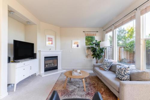 Newark Apartamento | Newark 4br w backyard patio ac garage SFO-1586