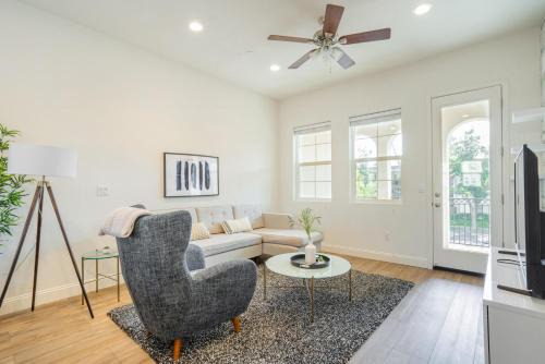 Newark Apartamento | Newark 4br w balcony close to restaurants mall SFO-1592