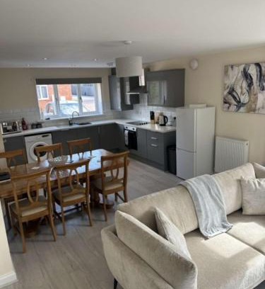 Balderton Casa | Newark area - modern 3 bedroom semi with free off road parking for 2 vehicles