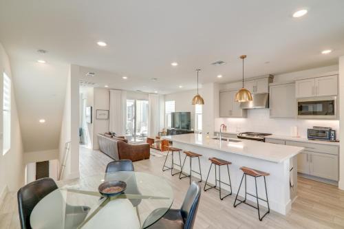 Newark Casa | Newark Retreat with Home Gym, Grill, Bicycles and More