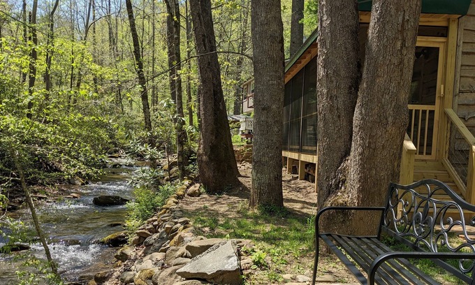 Old Fort Cabaña | Newberry Creekside Cottage