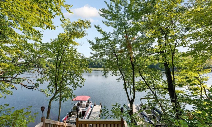 Brill Cabina | Newer Constructed Lakeside Lodge! Pontoon Rental! Waterfront 4 bedrooms, 2 baths