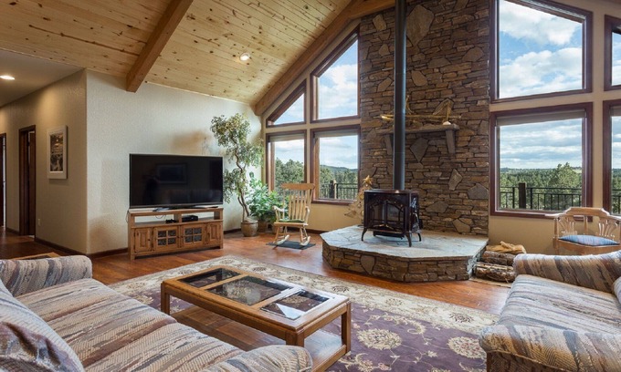Hermosa Casa | Nueva casa ubicada en 10 acres aislados