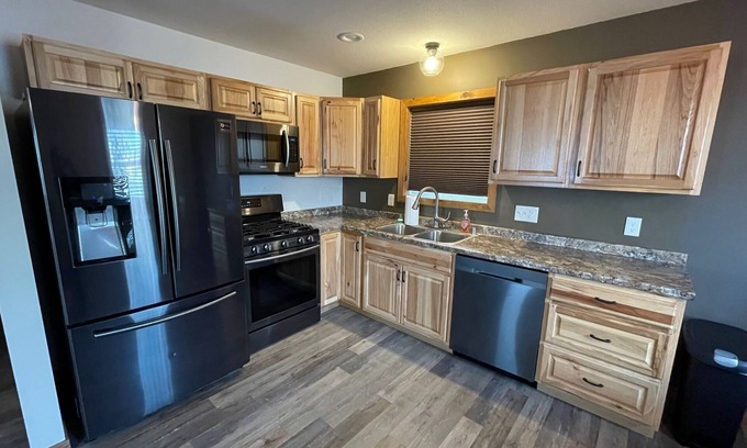 Grand Rapids Casa | Newer Home, Perfect South End Location, Coffee Shops/Dining/Shopping