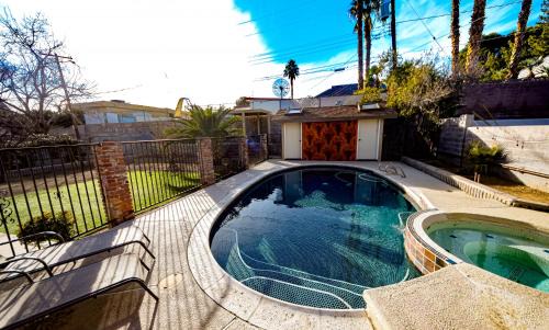 Las Vegas Casa | Newer Ranch with Pool and Hot Tub near the Strip and Freemont street.