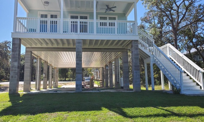 Steinhatchee Casa | Newer riverfront home with great views and boat slip