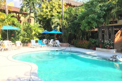 Playa la Madera Apartamento | Newer & Roomy w/2 Pools. No Car Needed. Beaches, Restaurants & Shopping W/I walking distance. Taxis and buses abundant for reasonable price if needed