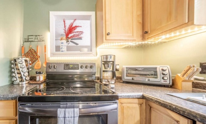 Akron Casa | Newest in Akron! Nautical 2b 1b