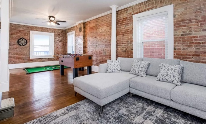 Columbus Park Apartamento | Newest KC 2 · 18) Entire Loft downtown+ free parking!