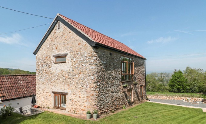 West Buckland Cabaña | NEWLANDS BARN, family friendly, with a garden in Wellington