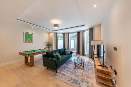 Surbiton Hill Apartamento | Newlands Punks by Artsy