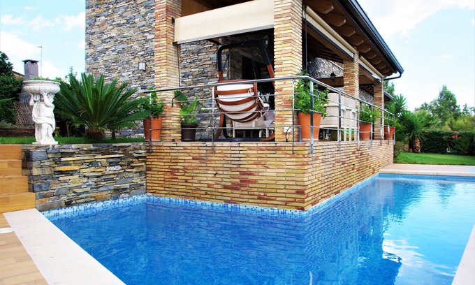 Santa Cristina de Aro Casa | casa de nueva construcción acabados de lujo de 3 plantas 145metros y piscina