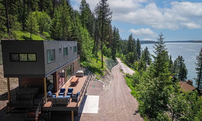 Whitefish Casa | Newly Built 2022 Modern Whitefish Lake Residence with Exclusive Hot Tub and