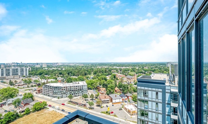 Kitchener Apartamento | Newly Built 22nd Floor Condo w Stunning Views