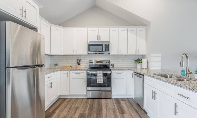Harrisonville Casa | Newly Built | 4BDR/3FullBath