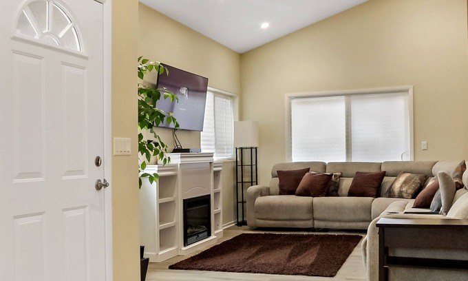 Mira Loma Casa | Newly built back house (ADU) Completely detached.