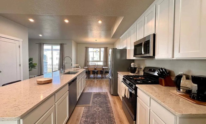 American Fork Casa | Newly Built Chic Utah Valley Gem l Theo by Stay