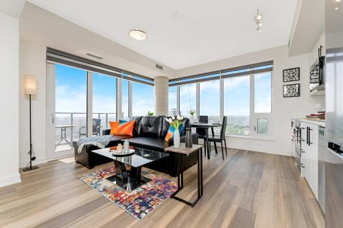 Kitchener Apartamento | Newly Built Condo with Amazing Views