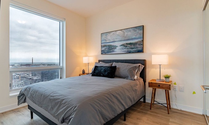 Central Waterfront Condominio | Newly built Condo with Lake view