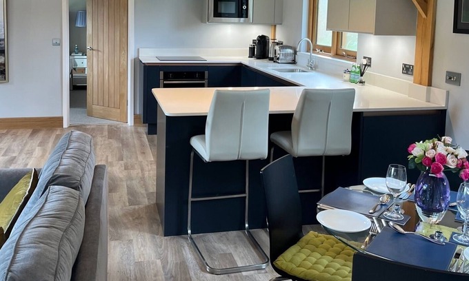 Longparish Casa | Newly Built Contemporary Oak Framed Two Bedroom House - Pure Luxury!