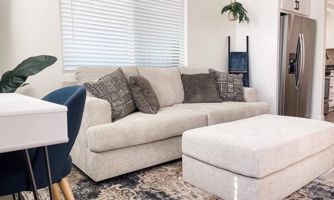 Simi Valley Casa | Newly built guest house with full kitchen and washer/dryer